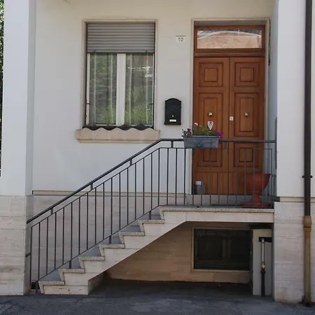 Accogliente Casa Indipendente Con Wi-fi Gratuito, A Due Passi Dal Centro E Dalle Attrazioni