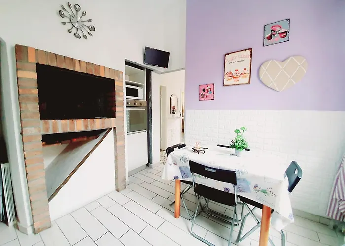 Accogliente Casa Indipendente Con Wi-Fi Gratis, Vicino Al Centro E Alle Attrazioni, 3 Camere Апартаменти