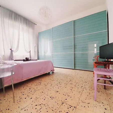 Accogliente Casa Indipendente Con Wi-fi Gratuito, A Due Passi Dal Centro E Dalle Attrazioni