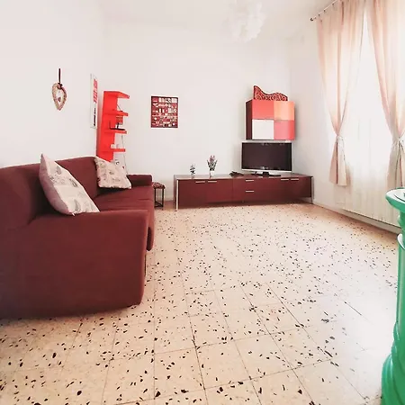 Accogliente Casa Indipendente Con Wi-fi Gratuito, A Due Passi Dal Centro E Dalle Attrazioni Apartment *