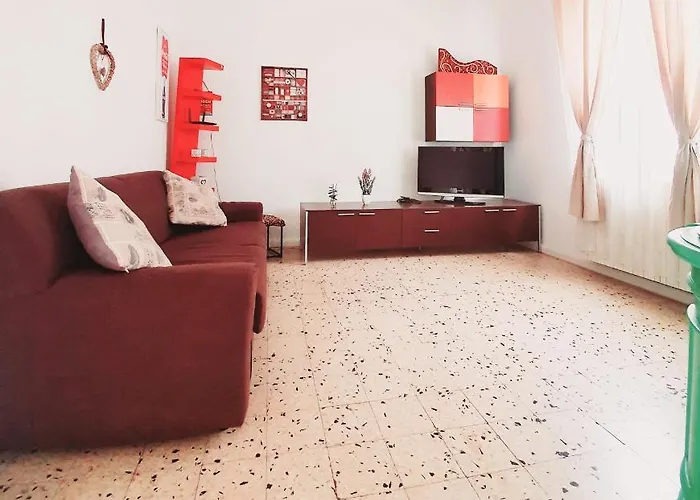 Accogliente Casa Indipendente Con Wi-Fi Gratis, Vicino Al Centro E Alle Attrazioni, 3 Camere Apartment *